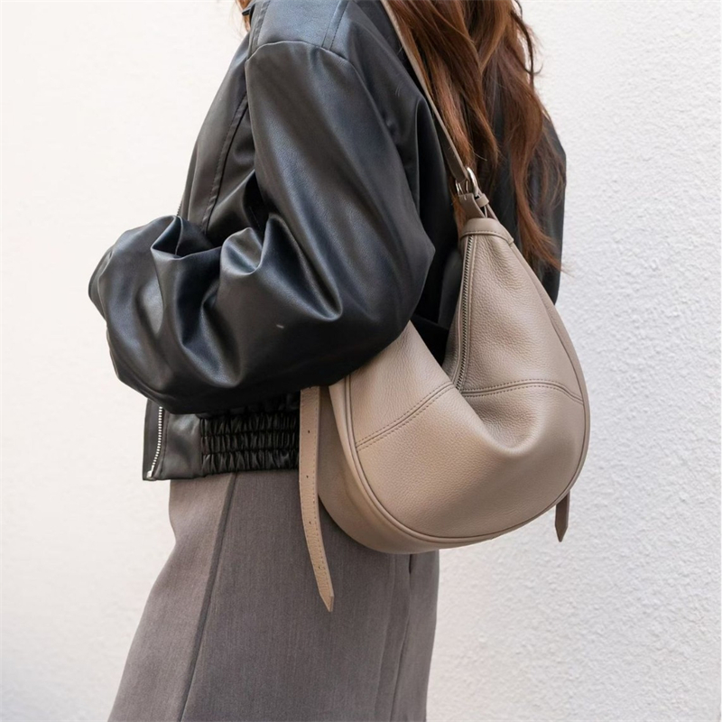 Leather Work Handbag - حقيبة هوبو هلالية الشكل من الجلد
