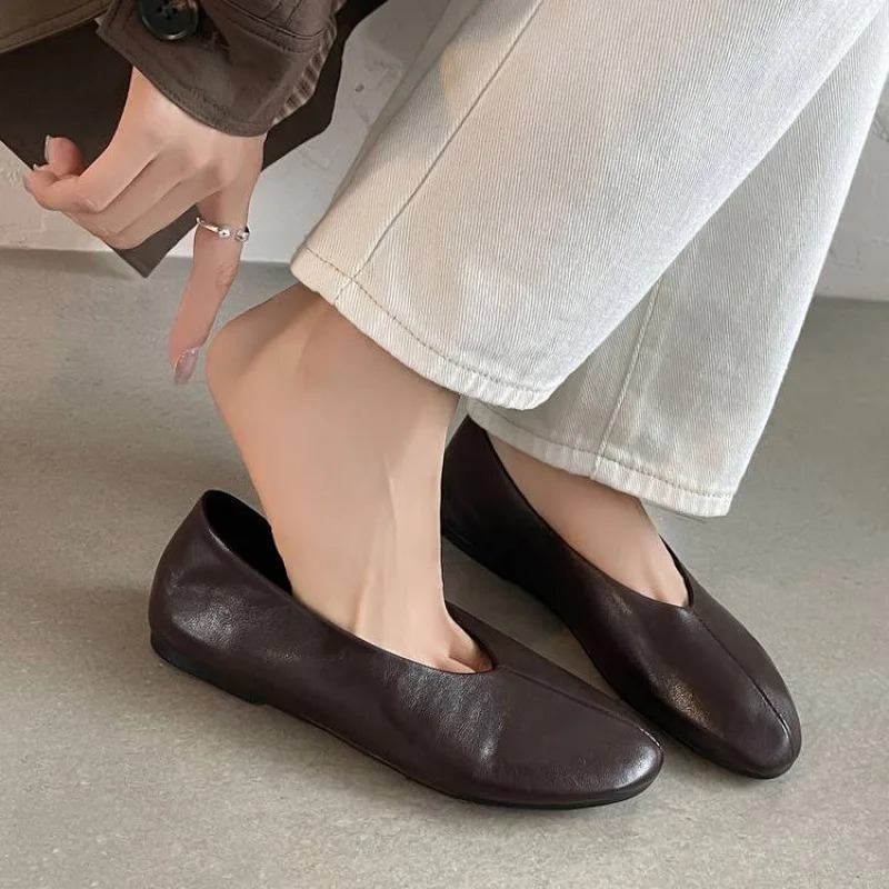 أحذية نسائية جديدة لربيع 2026  - مراجعة Leather Work Flats Women وسعره