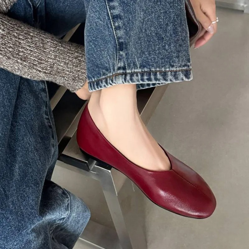 أحذية نسائية جديدة لربيع 2026  - مراجعة Leather Work Flats Women وسعره